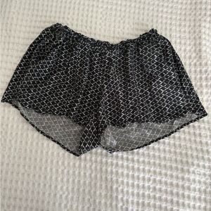 Old Navy black and white mini shorts size XS